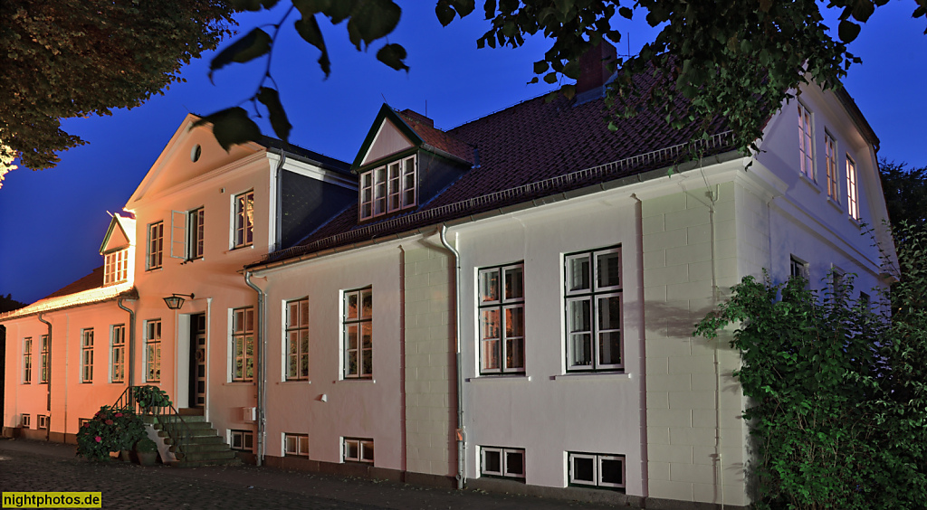 Grömitz Kloster Cismar 'Das Weisse Haus' erbaut um 1830 für den dänischen König Friedrich VI. als Amtsschreiberhaus. Wohnhaus seit 1975 Literaturhaus seit 1993
