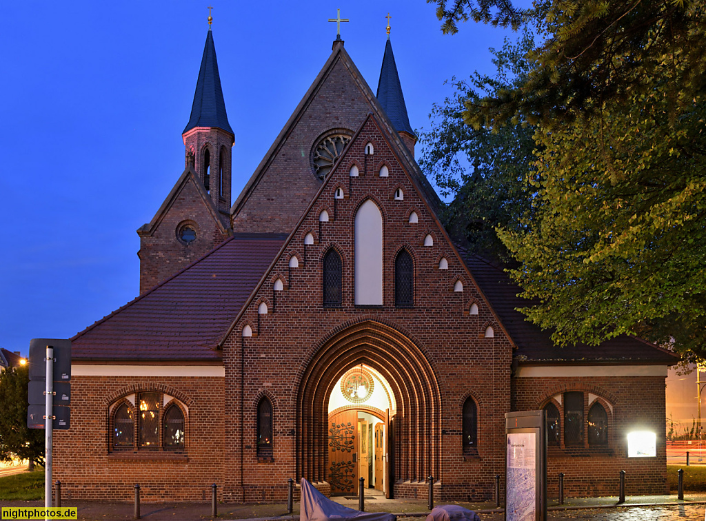 Berlin Pankow Alte Pfarrkirche „Zu den Vier Evangelisten“ erbaut als Dorfkirche im 15 Jhdt. Neugotisch erweitert von Friedrich August Stüler 1857-1859