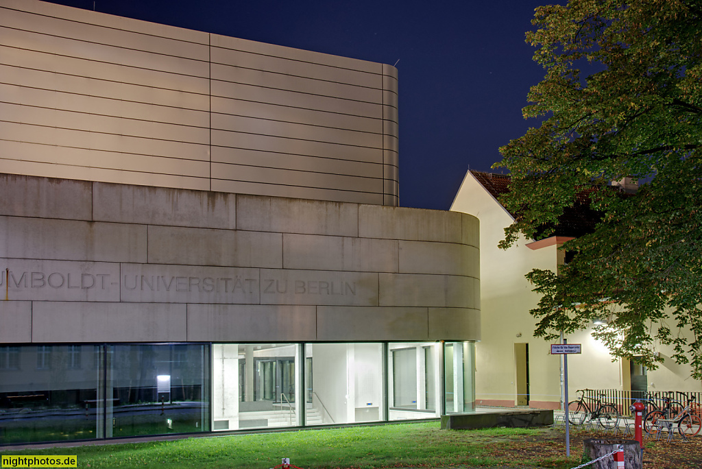 Berlin Mitte Forschungssporthalle erbaut 2012 von Architekturbüro Scheidt Kasprusch auf dem Humboldt-Campus an der Hannoversche Strasse 26