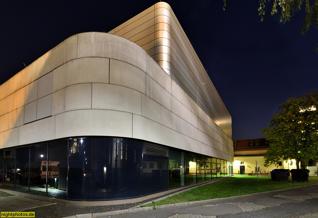 Berlin Mitte Forschungssporthalle erbaut 2012 von Architekturbüro Scheidt Kasprusch auf dem Humboldt-Campus an der Hannoversche Strasse 26