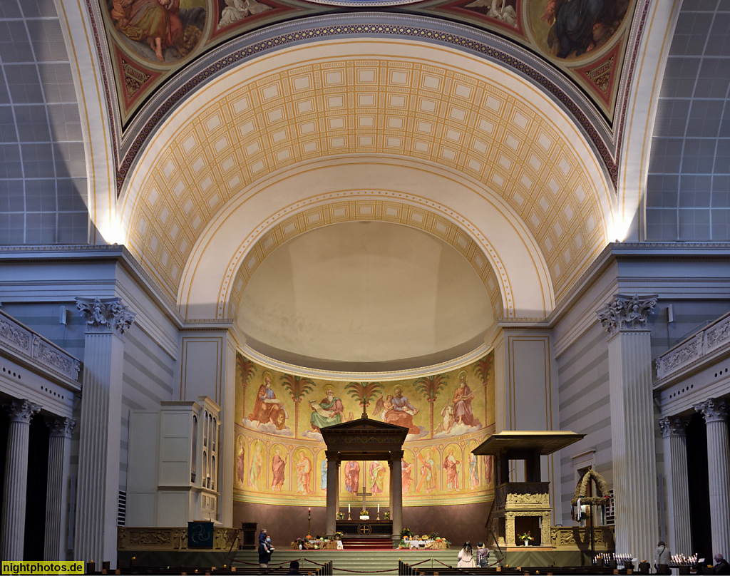 Potsdam Nikolaikirche erbaut 1830-1837 nach Planung von Karl Friedrich Schinkel in klassizistischem Stil für Friedrich Wilhelm III. Apsis mit Altarraum