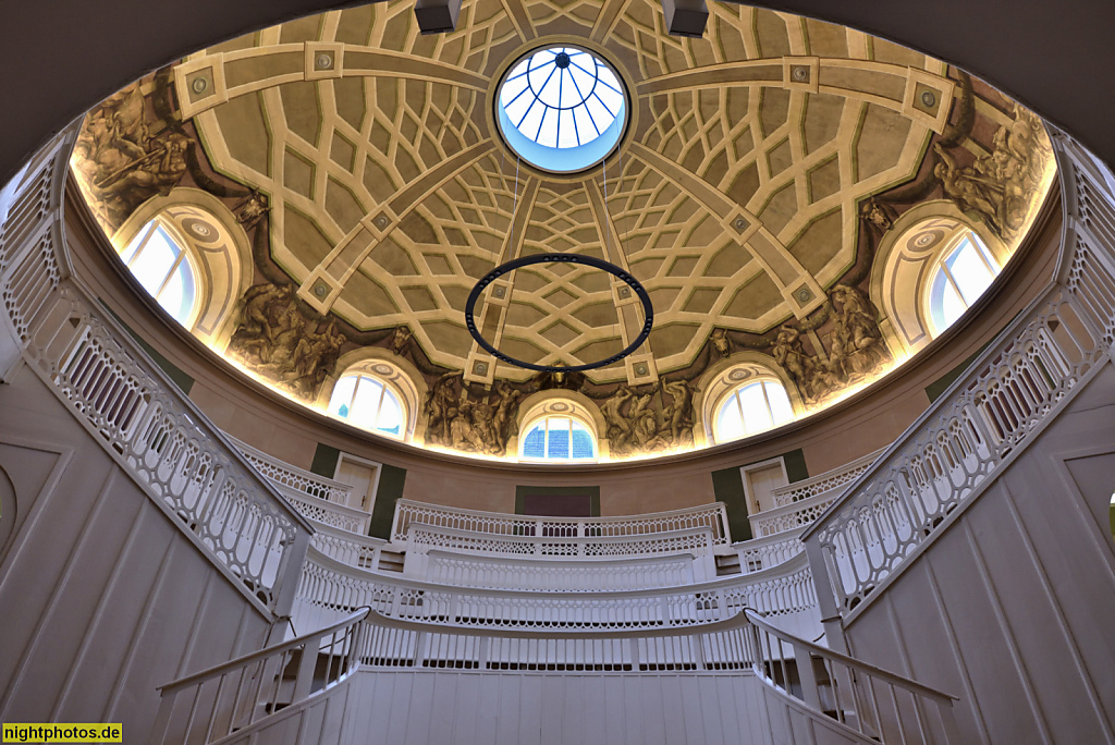 Berlin Mitte Tieranatomisches Theater erbaut 1789-1790 von Carl Gotthard Langhans unter König Friedrich Wilhelm II. Hörsaal als Kuppelsaal mit Rundkuppel. Grisaillemalerei von Christian Bernhard Rode