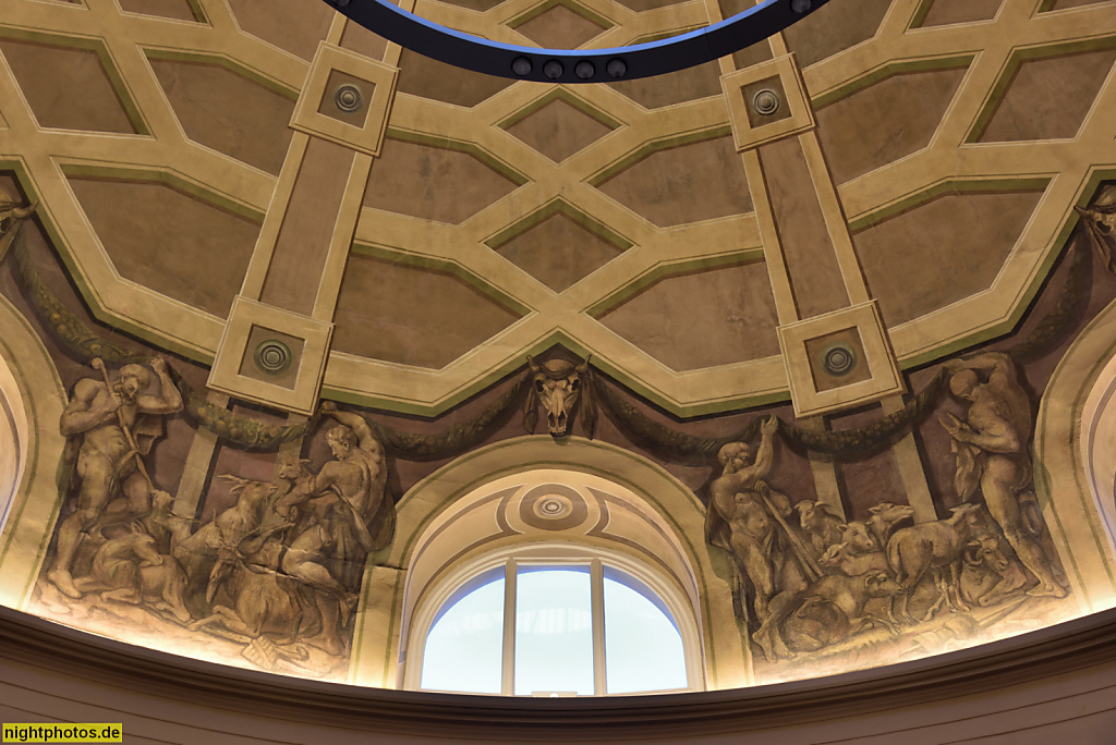 Berlin Mitte Tieranatomisches Theater erbaut 1789-1790 von Carl Gotthard Langhans unter König Friedrich Wilhelm II. Hörsaal als Kuppelsaal mit Rundkuppel. Grisaillemalerei von Christian Bernhard Rode