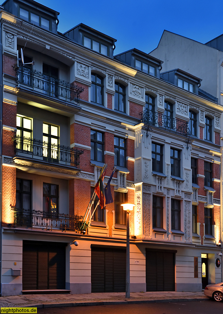 Berlin Mitte Botschaft der Republik Litauen erbaut 1900 als Mietshaus Charitestrasse 9