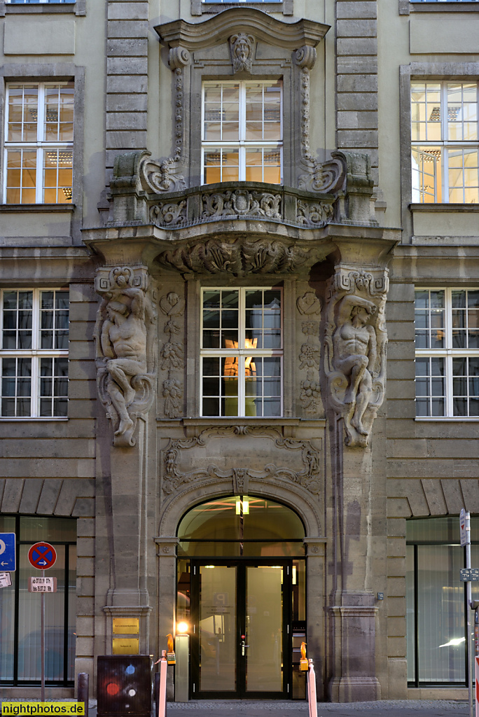 Berlin Mitte Sekretariat der Kultusministerkonferenz KMK. Erbaut 1906-1907 von Hermann Dernburg als Geschäftshaus der Patzenhofer-Brauerei. Barock Stilelemente. Saniert 1994-1995. Taubenstrasse 10