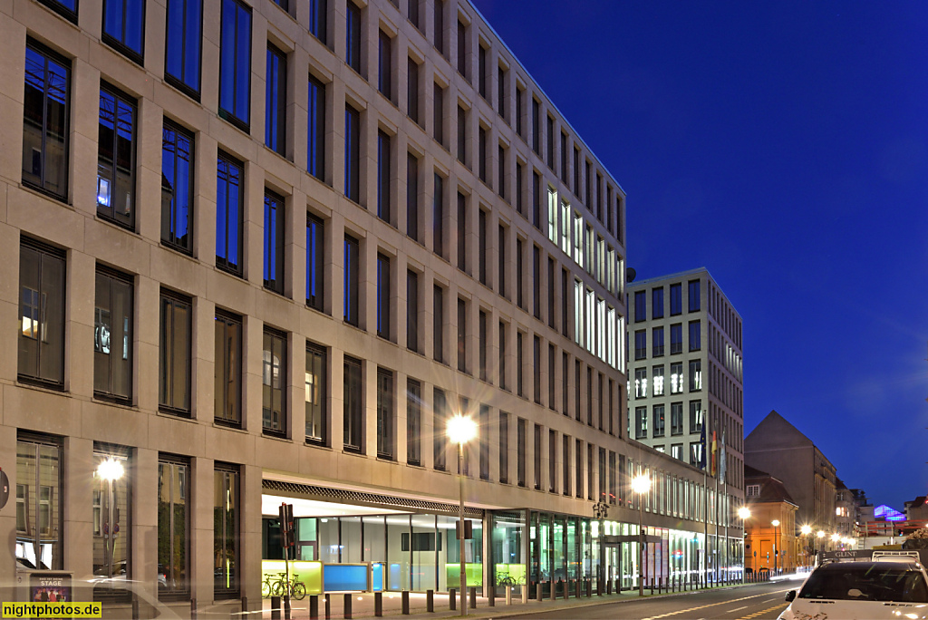 Berlin Mitte Bundesministerium für Familie Senioren Frauen und Jugend. Erbaut 2006-2009 von ASP Schweger Assoziierte Gesamtplanung. Glinkastrasse 24