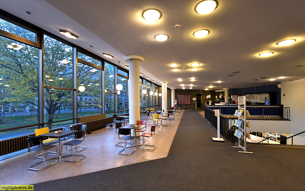 Berlin Schöneberg Urania-Haus erbaut 1962 von Architekten Hans Christoph Rübecke und Thomas Altenberg mit Bauingenieur Prof Dr Ing Winckel an der Ecke Kleiststrasse. Cafeteria