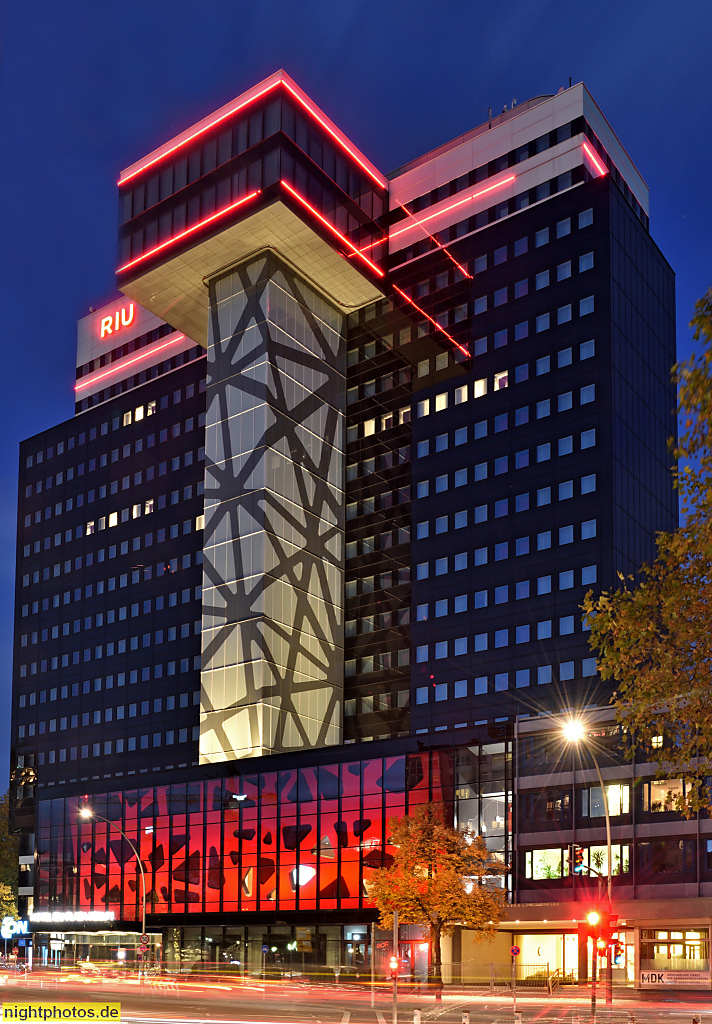 Berlin Schöneberg Hotel Riu Plaza Berlin. Erbaut ab 1970 von Paul Schwebes als Philips-Hochhaus. Umbau Hotel 2013 durch Architekten GFB Alvarez & Schepers. Martin-Luther-Strasse 1