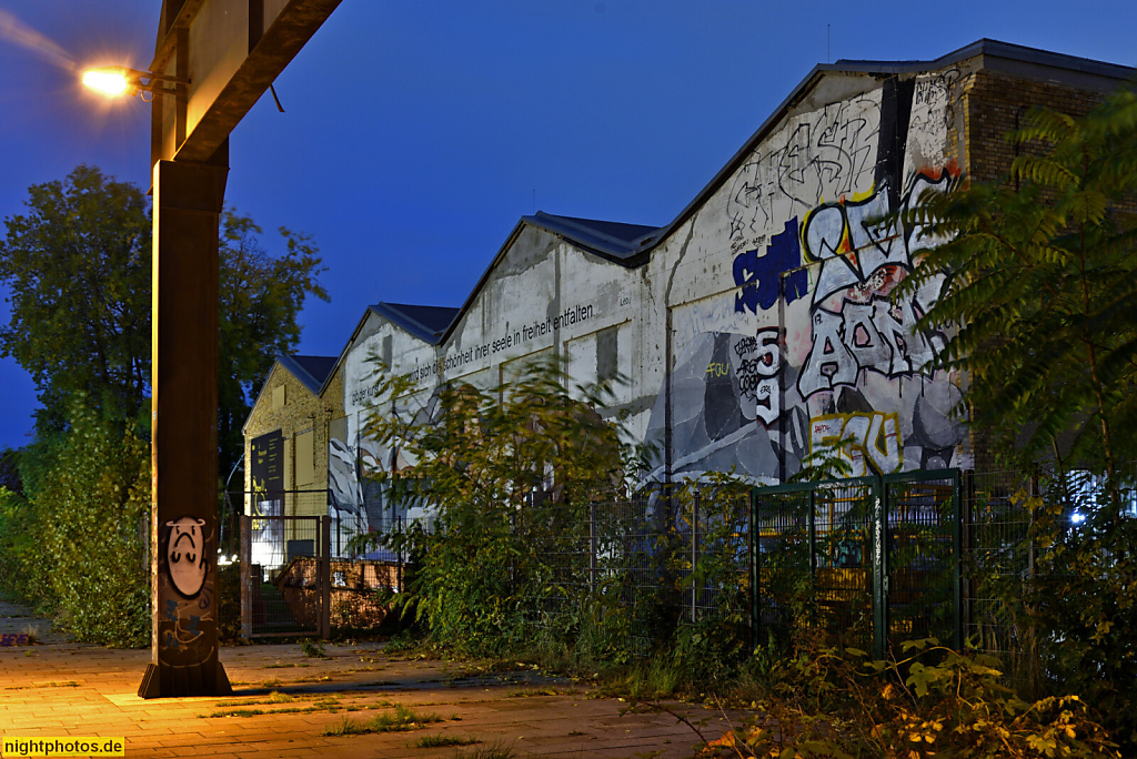 Berlin Oberschöneweide Kranbruecke Unter der Kranbahn Zugang zum Platz am Kaisersteg neben der Reinbeckhalle