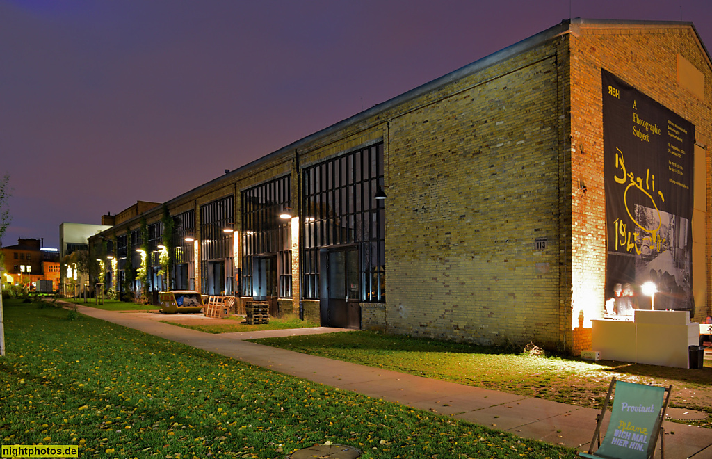 Berlin Oberschöneweide Reinbeckhalle. Erbaut für AEG als Transformatorenwerk. Produktion für TRO bis 1996. Saniert 2016 als Kunsthalle und Ateliers. Reinbeckstrasse 9