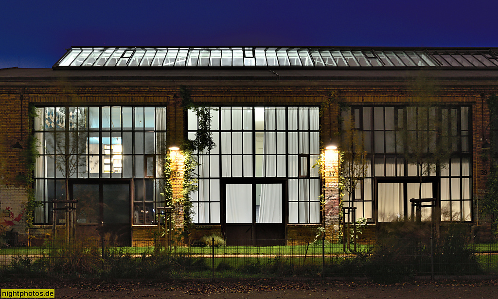 Berlin Oberschöneweide Reinbeckhalle. Erbaut für AEG als Transformatorenwerk. Produktion für TRO bis 1996. Saniert 2016 als Kunsthalle und Ateliers. Reinbeckstrasse 9