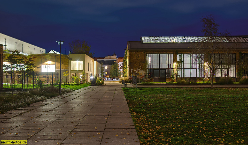 Berlin Oberschöneweide Spreehalle und Reinbeckhalle. Erbaut für AEG als Transformatorenwerk. Produktion für TRO bis 1996. Saniert 2016 als Kunsthalle und Ateliers