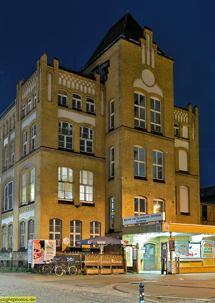 Berlin Oberschöneweide. Beamtenwohnhaus erbaut 1899 von Paul Tropp als Deutsche Niles-Werkzeugmaschinenfabrik. 1921-1945 1990-1996 AEG-Transformatorenfabrik