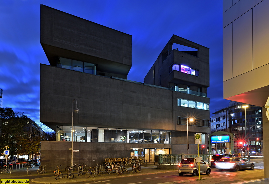 Berlin Mitte Wohnhaus für Kunstsammler L40 erbaut 2008-2010 von Bundschuh Baumhauer Architekten mit Künstlerin Cosima von Bonin an der Linienstrasse 40