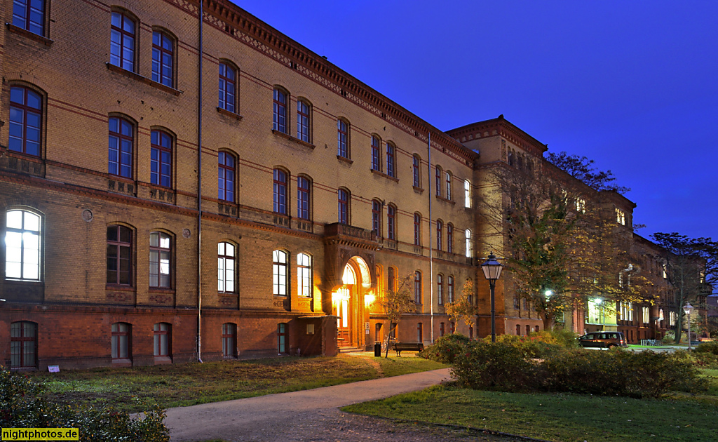 Berlin Prenzlauer Berg Bezirksamt mit Bürgeramt. Erbaut 1886-1889 von Hermann Blankenstein als Städtisches Hospital und Siechenhaus. Fröbelstrasse 17 Haus 6