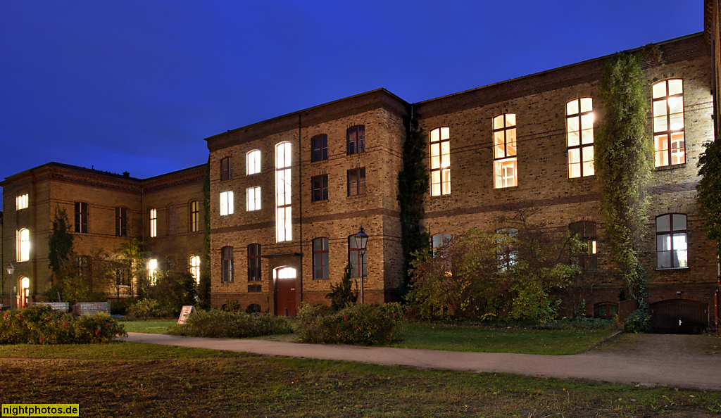 Berlin Prenzlauer Berg Bezirksamt mit Bürgeramt. Erbaut 1886-1889 von Hermann Blankenstein als Städtisches Hospital und Siechenhaus. Fröbelstrasse 17 Haus 7. Portal