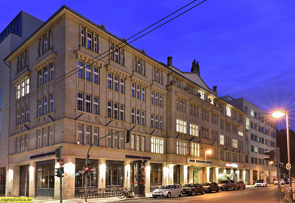 Berlin Mitte Haus Dorotheenstadt erbaut 1913-1914 von Johann Emil Schaudt als Handelshaus Hermes. Neoklassizistische Formen. Universitätsstrasse 2 - 3A