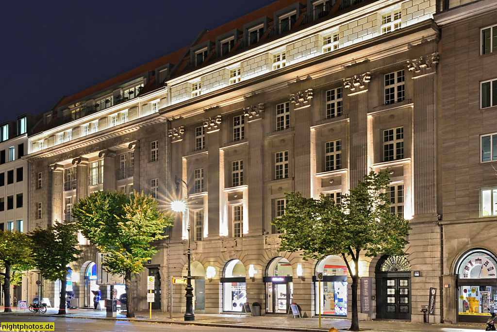 Berlin Mitte Kaiserhöfe erbaut 1913-1914 von Architekten Bielenberg und Moser als Verwaltungssitz für Preussische Central-Bodenkredit-AG. Unter den Linden 26-30