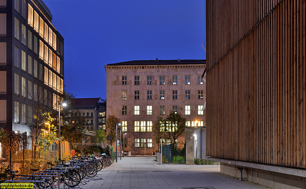 Berlin Mitte Bühnenturm der Hochschule für Schauspielkunst Ernst Busch. Erbaut 2014-2018 von Ortner und Ortner Baukunst. Architekt Roland Duda und Projektleiter Tobias Ahlers. Zinnowitzer Strase 11