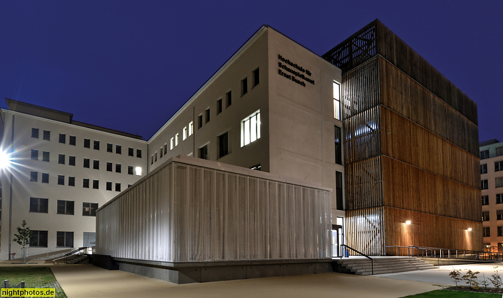 Berlin Mitte. Modernisierter Altbau Mensa und Bühnenturm der Hochschule für Schauspielkunst Ernst Busch. Erbaut 2014-2018 von Ortner und Ortner Baukunst. Architekt Roland Duda und Projektleiter Tobias Ahlers. Zinnowitzer Strase 11