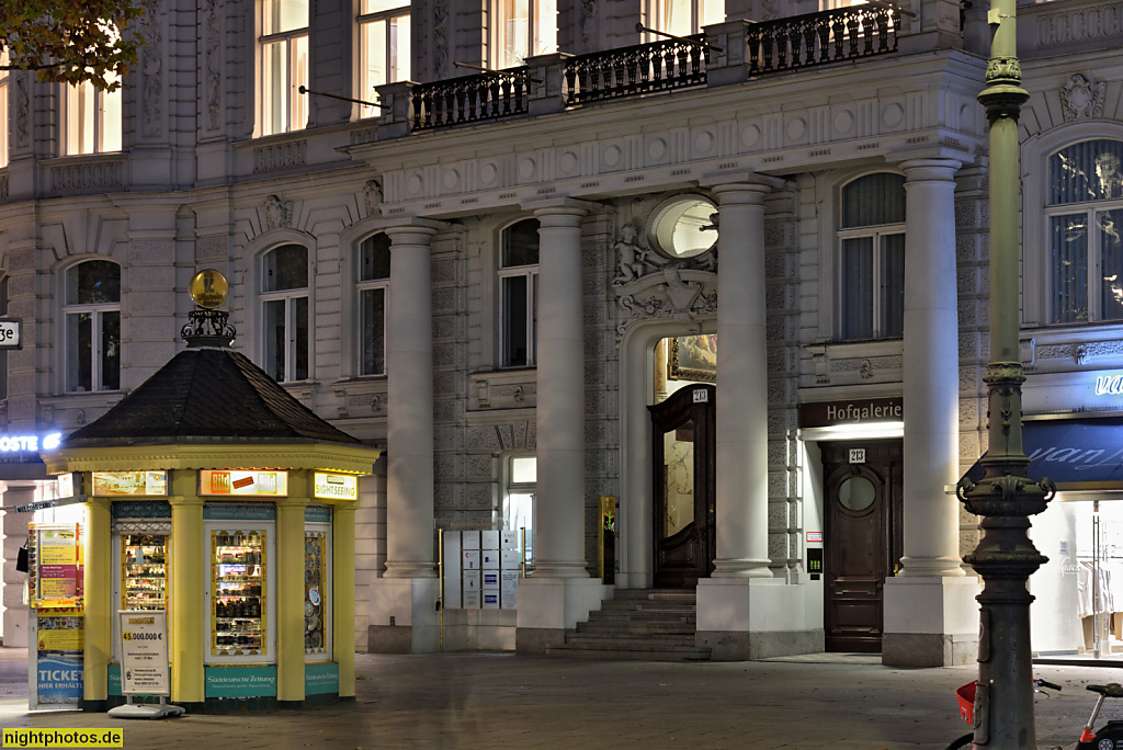 Berlin Charlottenburg Mietshaus erbaut 1897-1898 von Maurermeister Otto Schnock. Kiosk erbaut um 1910. Mit Säulenportikus. Kurfürstendamm 213