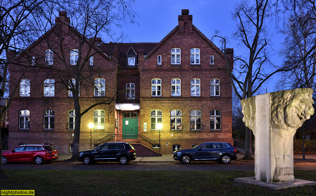 Berlin Hermsdorf Heimatmuseum erbaut 1889 als Gemeindeschule von Ernst Busse. Erweitert 1898 und 1905 von Gustav Hoffmann. Alt-Hermsdorf 35