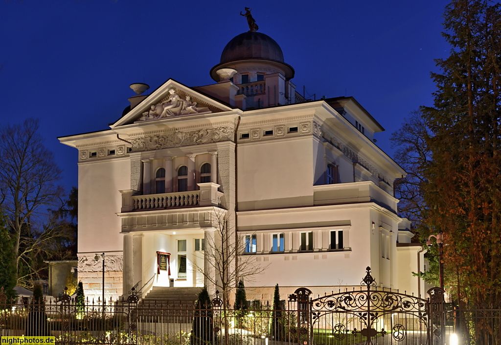 Berlin Zehlendorf Gästehaus der Botschaft des Emirat Katar. Erbaut 1904-1907 von Bastian und Kabelitz als Villa Calé für Verleger Franz Calé. Schützallee 27