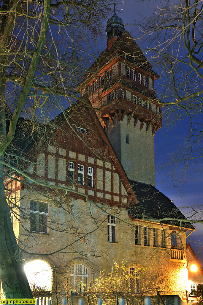 Berlin Zehlendorf. Volkshochschule. Erbaut 1907 als Feuerwache von Gemeindebaurat Krug mit Turmbau. Onkel-Tom-Strasse 14