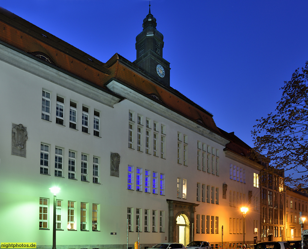 Berlin Mitte Spandauer Vorstadt. Grundschule am Koppenplatz seit 2008. Erbaut 1902-1907 von Stadtbaurat Ludwig Hoffmann als Gemeindeschule