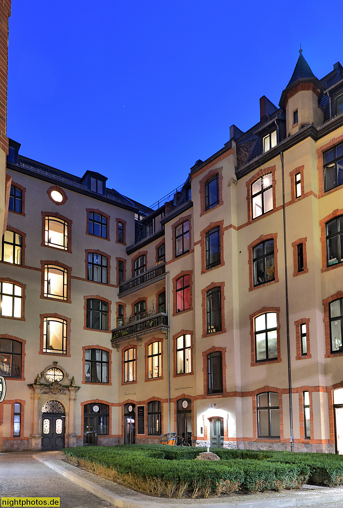 Berlin Mitte Spandauer Vorstadt. Wohn- und Geschäftshaus erbaut 1891-1893 von Poetsch und Bohnstedt mit Neorenaissance Stilelementen. Innenhof ist geschütztes Gartendenkmal. Münzstrasse 21-23