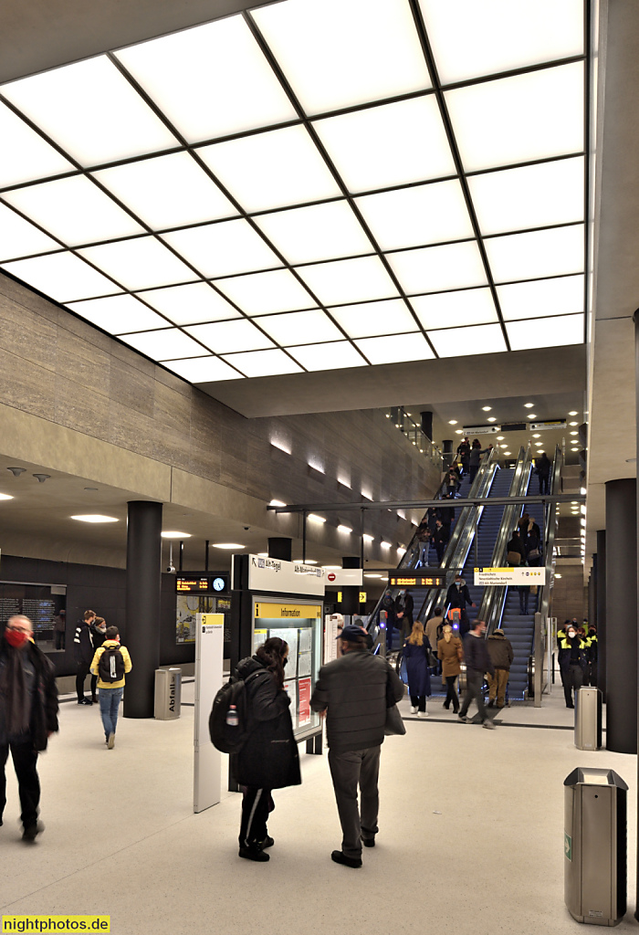 Berlin Mitte U-Bahnhof Unter den Linden. Erweiterung U5 erbaut 2010-2020 von Ingrid Hentschel und Professor Axel Oestreich zum Kreuzungsbahnhof mit der U6