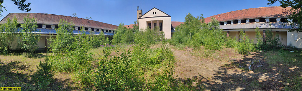 Ottendorf Endlerkuppe Jugenderholungsheim erbaut 1928-1929 von Kurt Bärbig. 1933 BDM-Lager 1946 SED-Parteischule 1990 Leerstand. Panorama Gesamtanlage Innenhof mit Turmbau