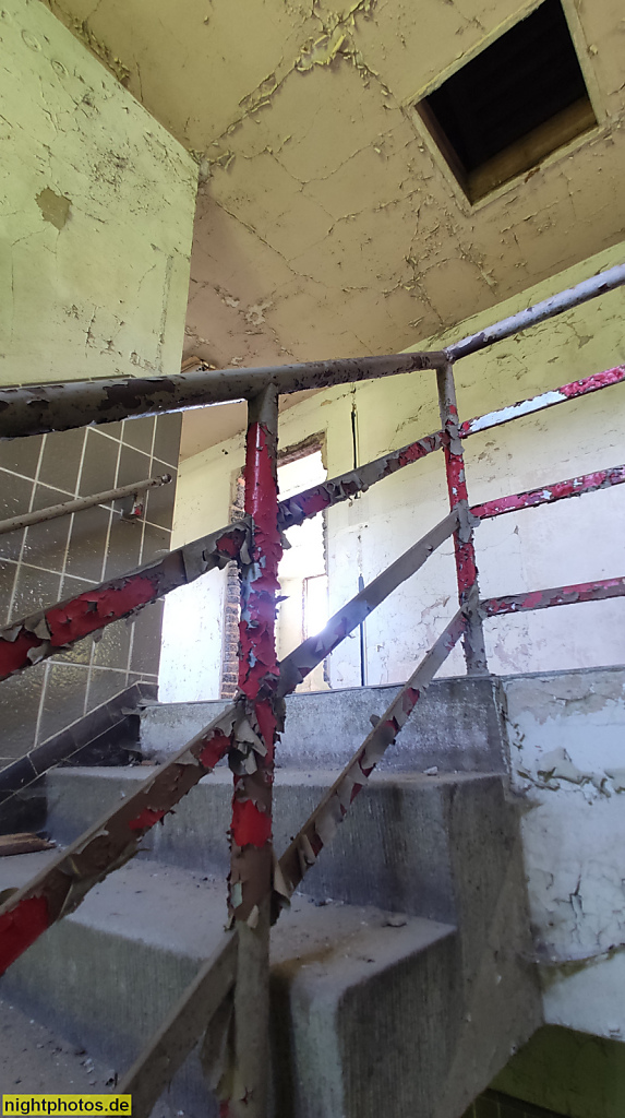 Ottendorf Endlerkuppe Jugenderholungsheim erbaut 1928-1929 von Kurt Bärbig. 1933 BDM-Lager 1946 SED-Parteischule 1990 Leerstand. Treppenhaus