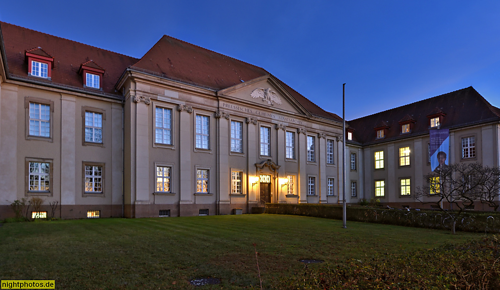 Berlin Dahlem Verwaltungsgebäude erbaut 1915-1923 von Eduard Fürstenau als Preussisches Geheimes Staatsarchiv. Archivstraße 11-15