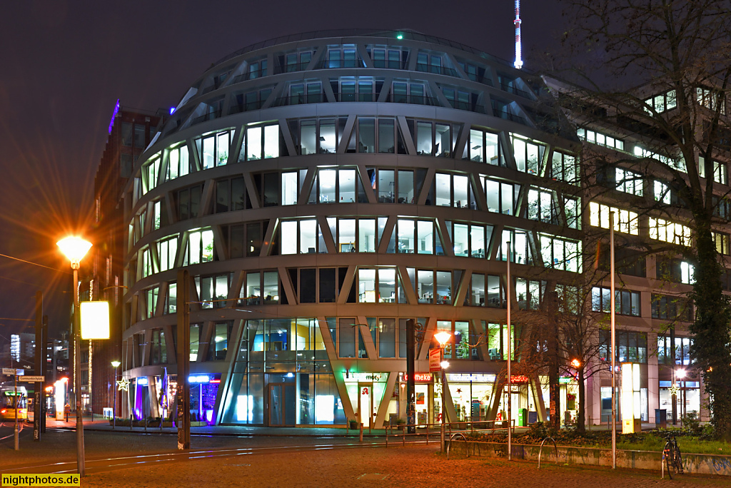 Berlin Mitte Büro- und Geschäftsgebäude mit GASAG Kundenzentrum im Hackeschen Quartier am Henriette-Hertz-Platz erbaut 2008-2011 von Grüntuch-Ernst Architekten
