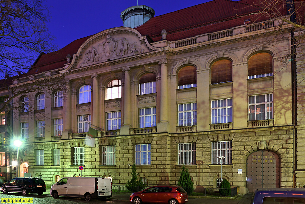 Berlin Pankow. Botschaft von Algerien. Erbaut 1914-1915 von Carl Fenten und Rudolf Klante als Verwaltungsgebäude des Kaiserlichen Hauptzollamtes. Görschstrasse 45-46