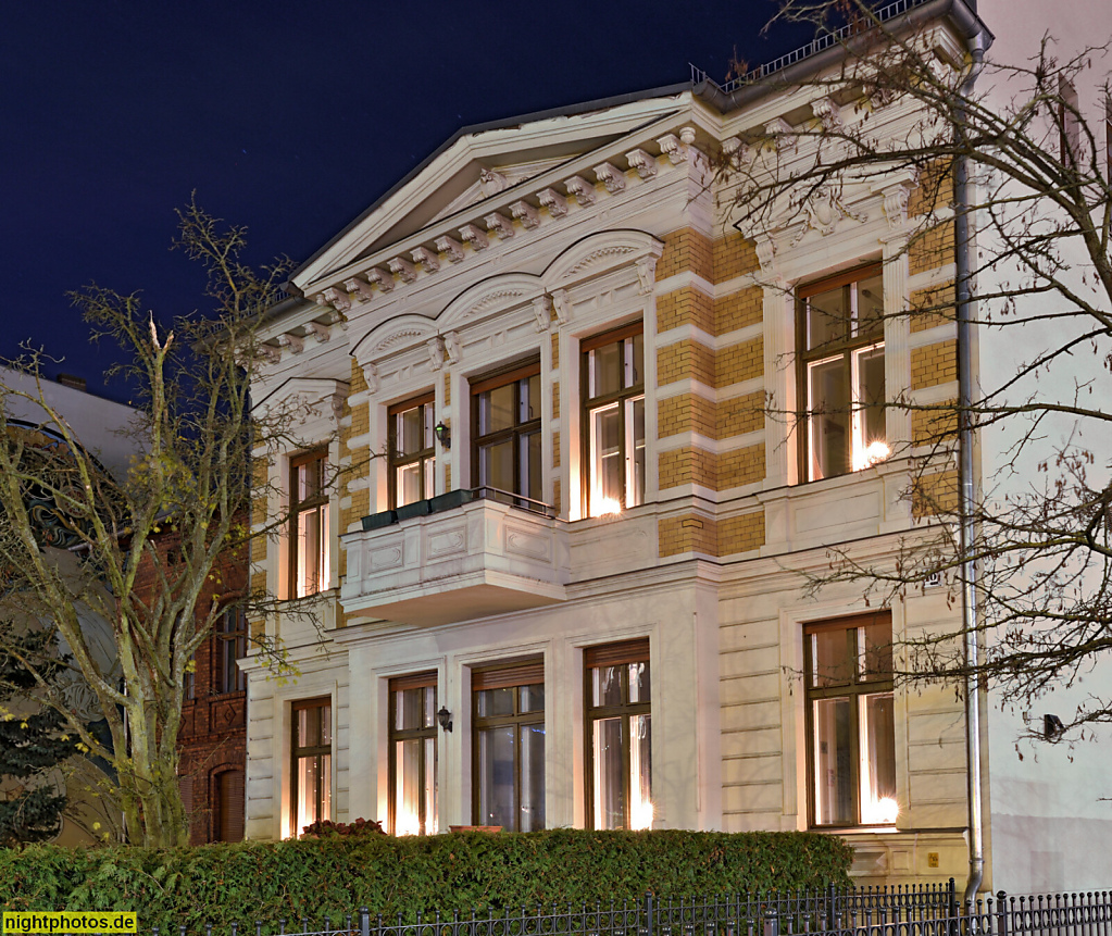 Berlin Pankow. Franziskanerkloster mit Suppenküche Kleiderkammer und Ausbildungshaus. Erbaut 1876-1900 als Wohnhaus. Klostergründung 1921. Wollankstrasse 18