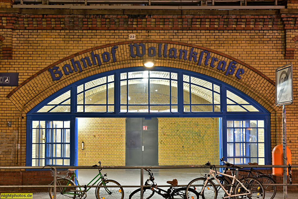 Berlin Pankow. S-Bahnhof Wollankstrasse. Zugang unter Viaduktbogen an der Nordbahnstrasse. Erbaut ab 1893 von Karl Cornelius und Ernst Schwarz