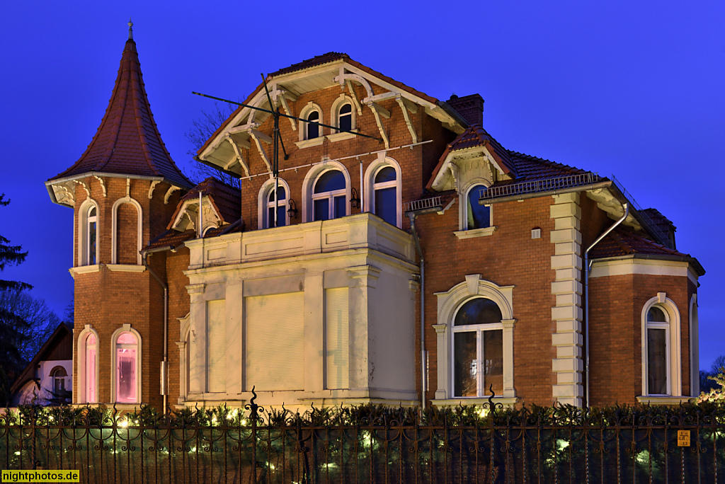 Berlin Friedrichshagen Kolonie Hirschgarten. Villa erbaut um 1880 am Weg zur Quelle