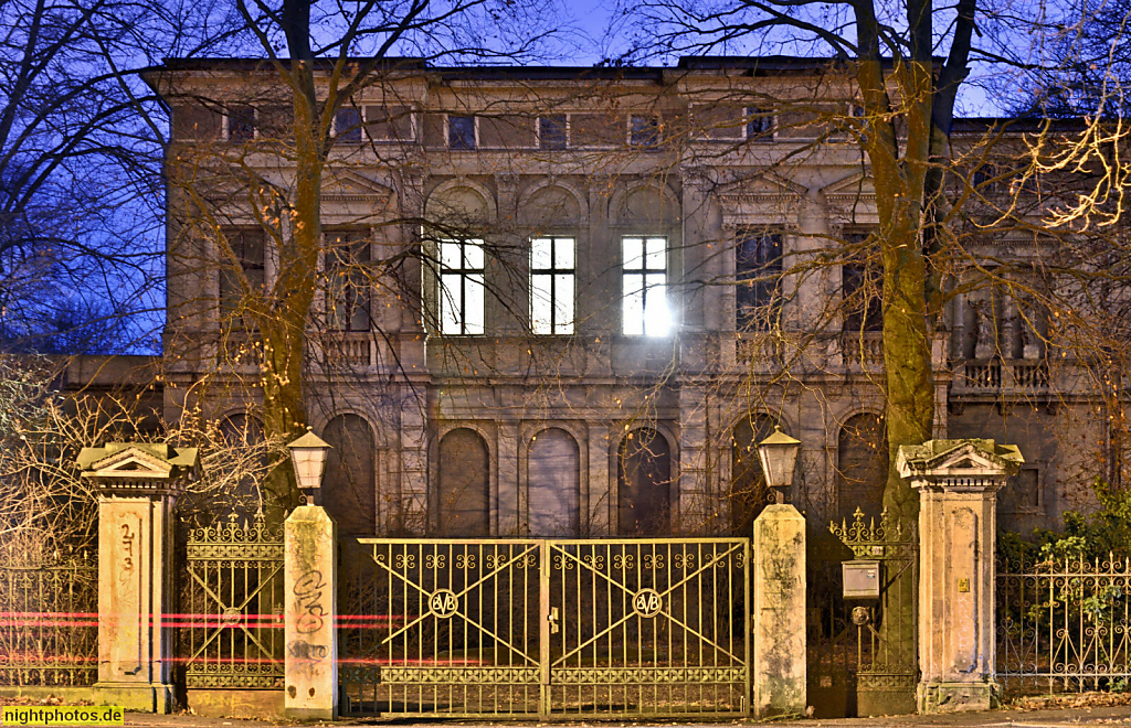 Berlin Friedrichshagen Kolonie Hirschgarten. Villa Miether erbaut 1874 von Eduard Titz für Bankier Carl Miether. Villengarten ist Gartendenkmal. Müggelseedamm 10