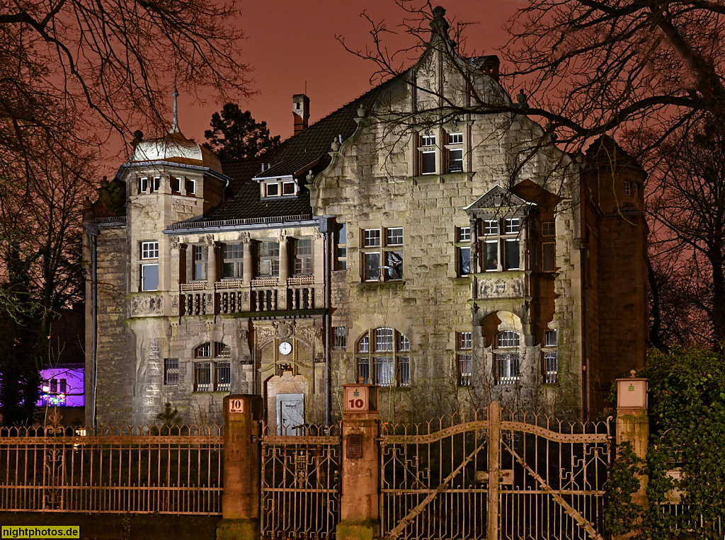 Berlin Grunewald. Villa Noelle erbaut 1901-1902 von Architektensozietät Solf und Wichards für Stahlfabrikant Ernst Noelle. Bossierter Werkstein aus Oberdorla. Winkler Strasse 10