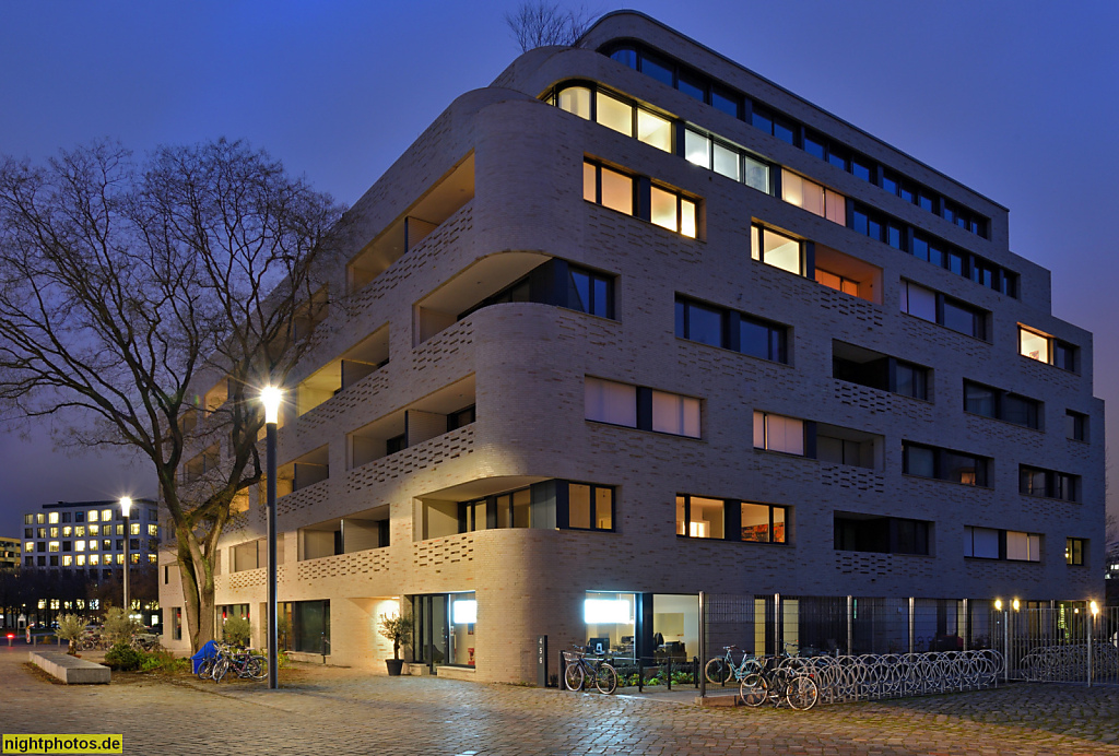 Berlin Kreuzberg. NeuHouse erbaut 2018-2020 von Gewers Pudewill für UBM Development. Helle Klinkerfassade mit Loggien. Staffelgeschoss. Enckestrasse 4