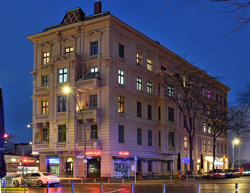 Berlin Schöneberg. Mietshaus mit Stuckfassade aus der Gründerzeit erbaut 1890-1891 von Georg Roensch. Crellestrasse 48. Kaiser-Wilhelm-Platz 5