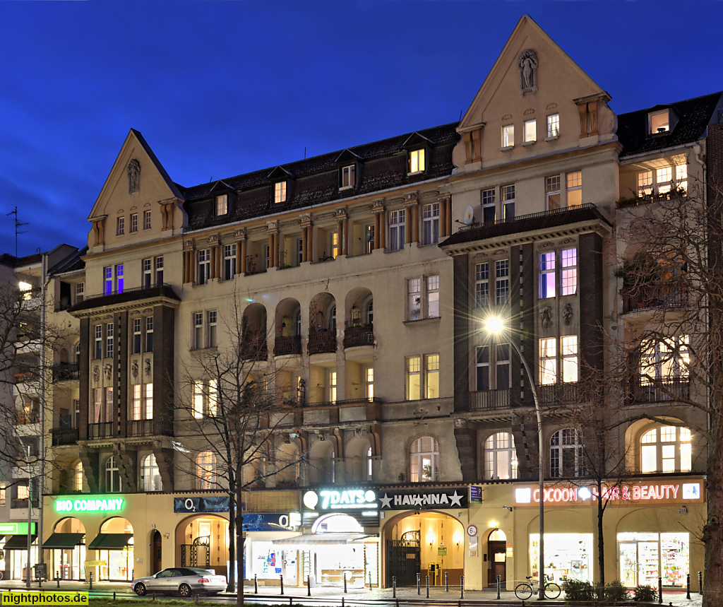 Berlin Schöneberg. Mietshaus mit Säulengalerie Erker und Loggien erbaut 1910-1911 von Johannes Kraaz. Hauptstrasse 30-31