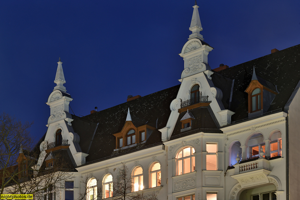 Berlin Schöneberg. Mietshaus mit hohem Schweifgiebel erbaut 1895-1896 von Wilhelm Broker. Hauptstrasse 134