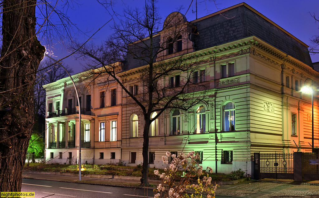 Berlin Schöneberg. Polizei Abschnitt 42. linkes Wohnhaus erbaut 1865 von Otto Bock für Bauerngutsbesitzer August Willmann. Rechtes Wohnhaus erbaut 1879 von F. Lehmann für Bauerngutsbesitzer A. Richnow. Hauptstrasse 45-44