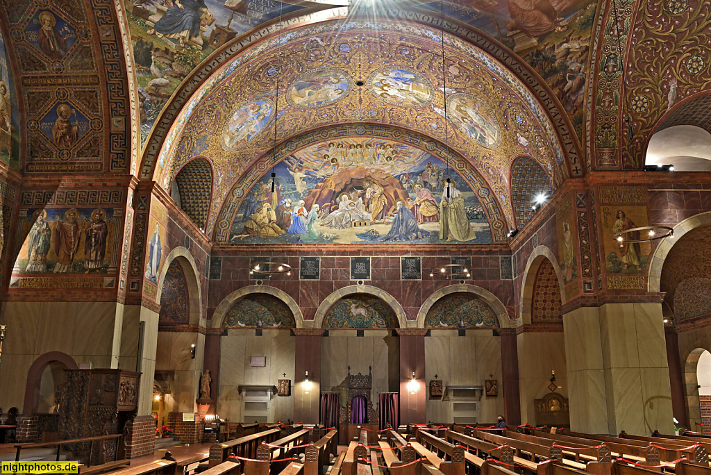 Berlin Steglitz Katholische Rosenkranzbasilika. Als Pfarrkirche erbaut 1899-1900 von Christoph Hehl. Seitenschiff. Malerei von Friedrich Stummels Theodor Nüttgens Karl Wenzel. Kieler Strasse 11