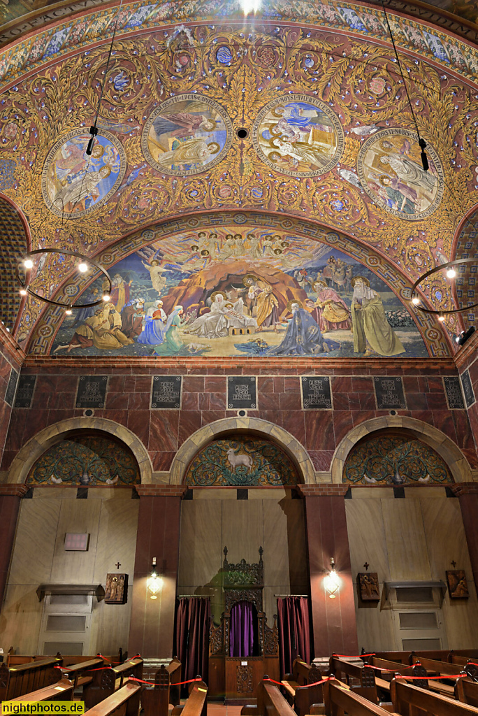 Berlin Steglitz Katholische Rosenkranzbasilika. Als Pfarrkirche erbaut 1899-1900 von Christoph Hehl. Seitenschiff. Malerei von Friedrich Stummels Theodor Nüttgens Karl Wenzel. Kieler Strasse 11