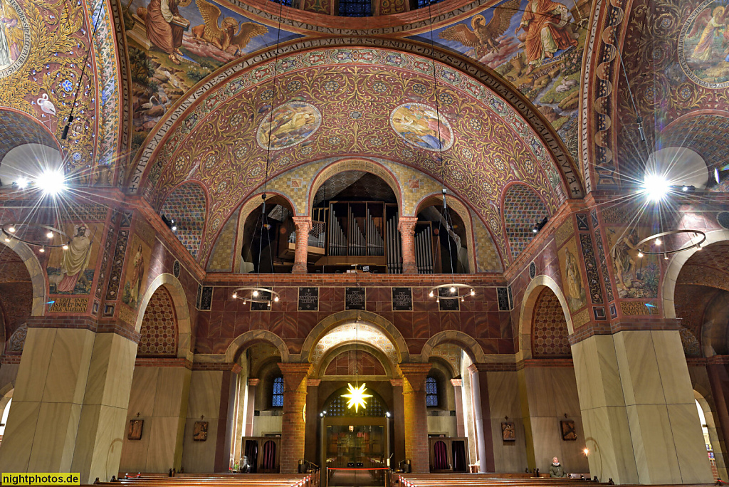 Berlin Steglitz Katholische Rosenkranzbasilika. Als Pfarrkirche erbaut 1899-1900 von Christoph Hehl. Orgelempore. Malerei von Friedrich Stummels Theodor Nüttgens Karl Wenzel. Kieler Strasse 11