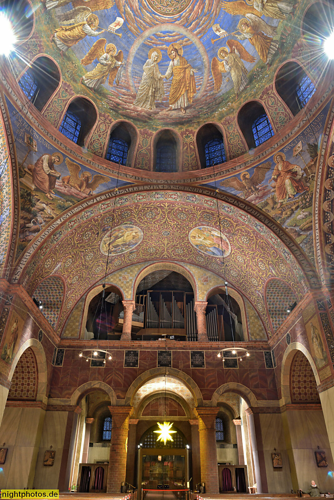 Berlin Steglitz Katholische Rosenkranzbasilika. Als Pfarrkirche erbaut 1899-1900 von Christoph Hehl. Orgelempore. Malerei von Friedrich Stummels Theodor Nüttgens Karl Wenzel. Kieler Strasse 11